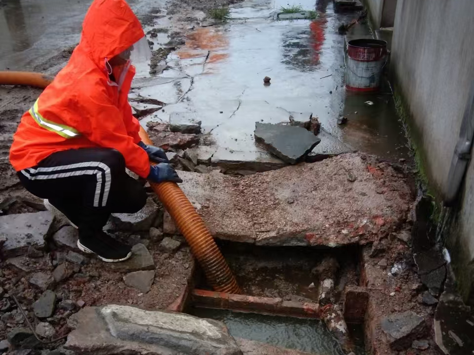 剑川专业清理污水池 炜誉市政以规范流程守护城市 “肠道”